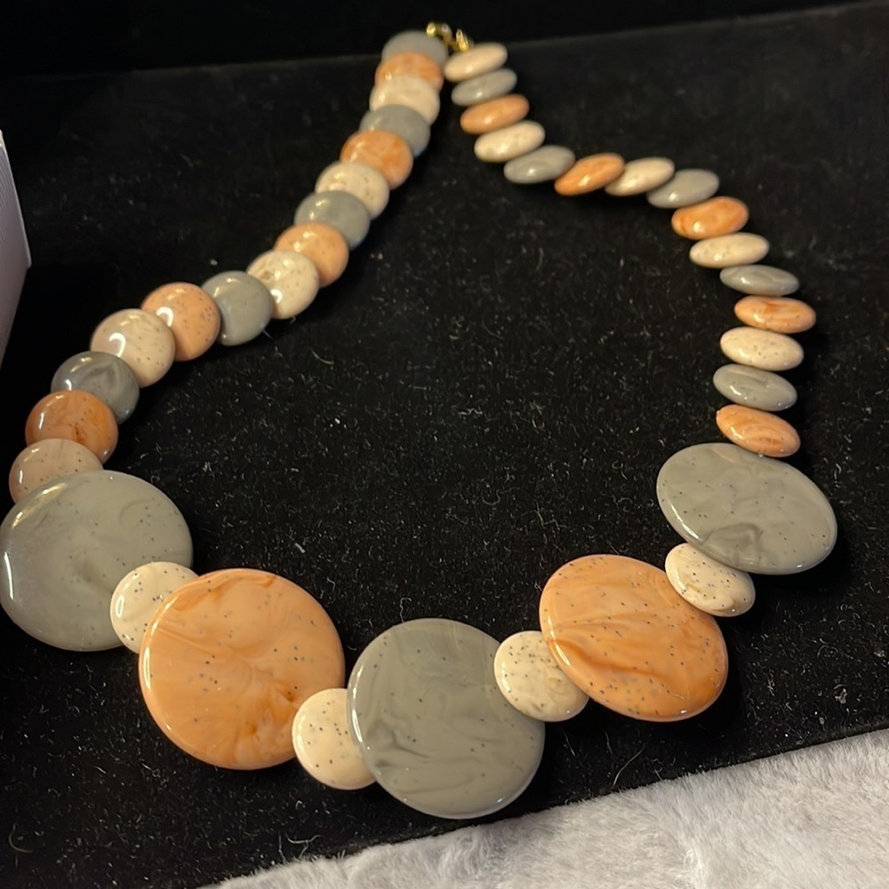 Avon-1990- Vintage - Neutral Hues Necklace - Picture 2 of 6